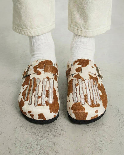 COW SKELLY BROWN CLOGS